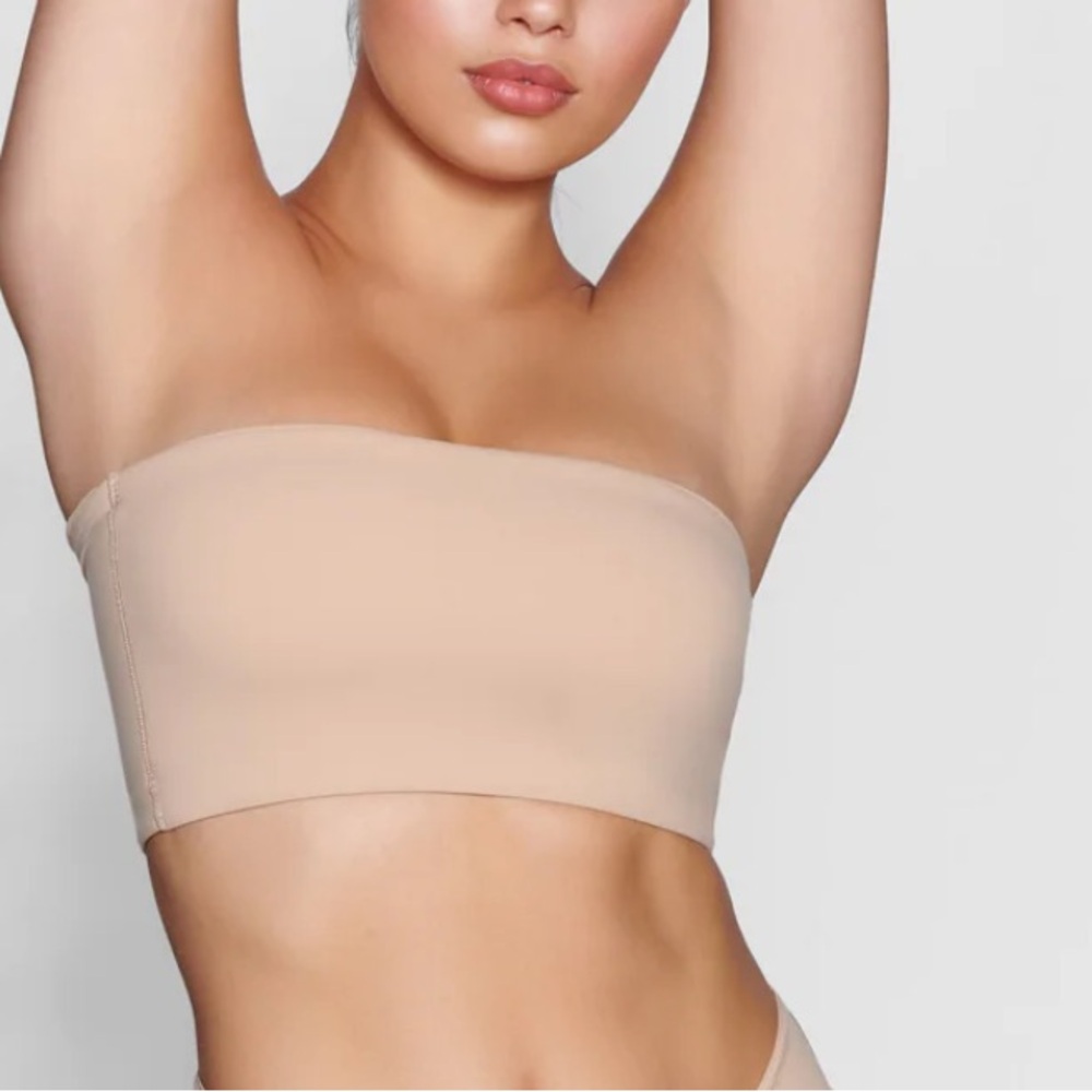 Skims Bandeau in sand